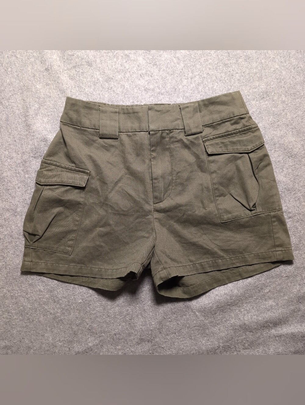 TNA Aritzia Surplus Division Olive Green Cargo Shorts Womens Size Small EUC